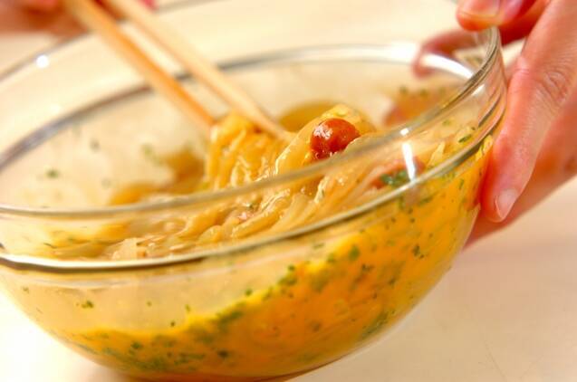 ソーセージと玉ネギのオムレツの作り方の手順4