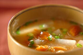 ナメコと大根のみそ汁