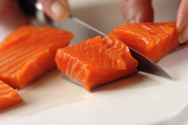 鮭の南蛮漬けの作り方の手順1