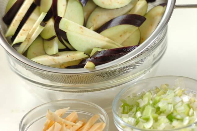 ナスのひき肉みそ炒めの作り方の手順1