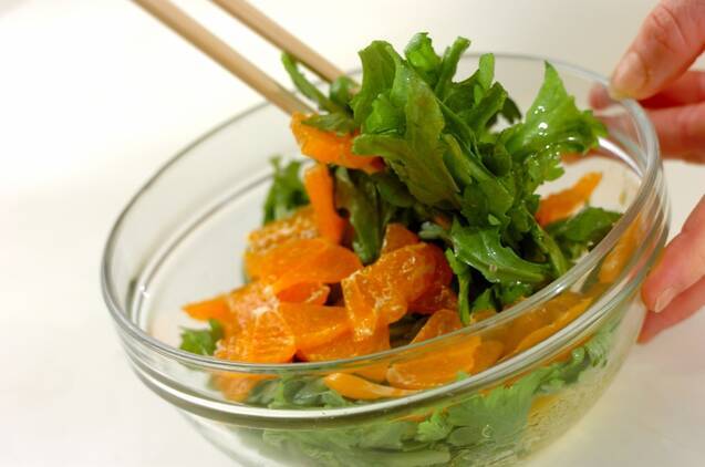 春菊とみかんのサラダの作り方の手順3