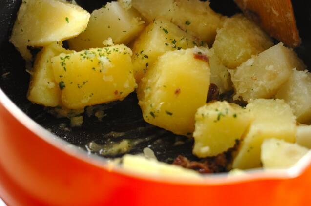 簡単おうちバル！アンチョビバターポテト by 保田 美幸さんの作り方の手順4