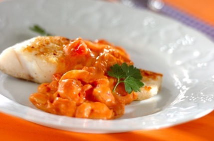 タラのムニエル　トマトクリームソース添え