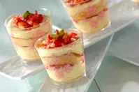 イチゴとカスタードのカップデザート