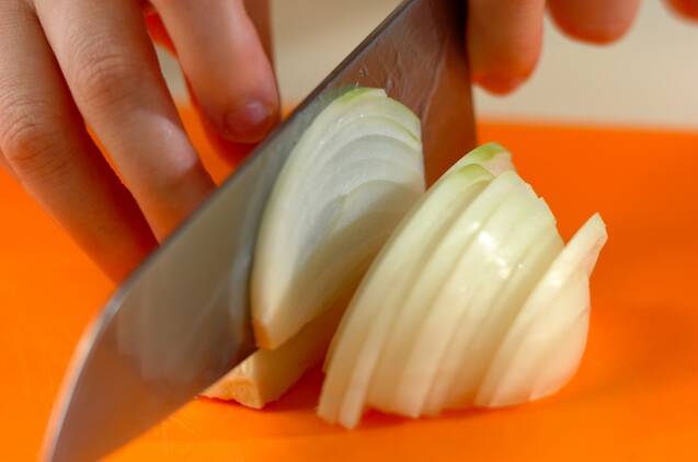 揚げ餅のキムチ炒めの作り方の手順1