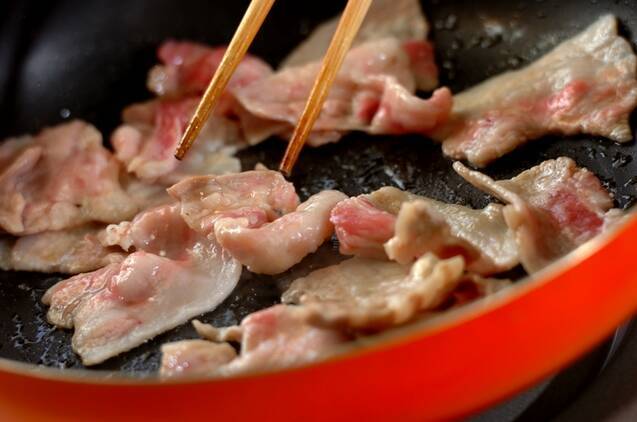 揚げ餅のキムチ炒めの作り方の手順3