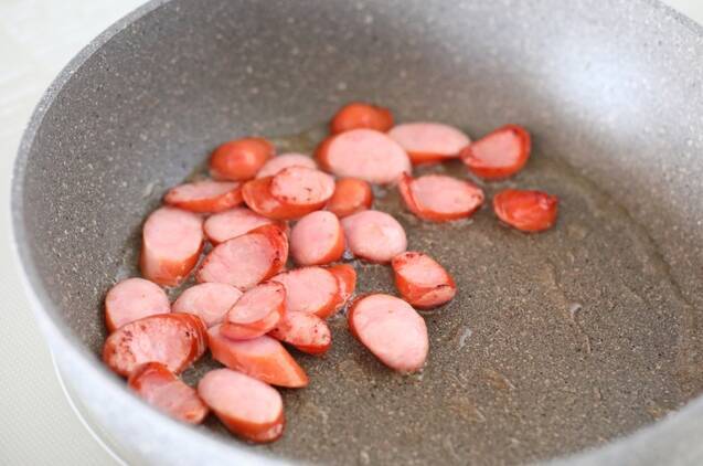 まとめて作り置き！キャベツとソーセージのクミン炒め  by つくおき　nozomiさんの作り方の手順2