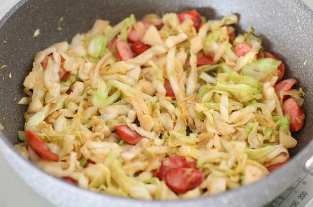 まとめて作り置き！キャベツとソーセージのクミン炒め  by つくおき　nozomiさんの作り方の手順4