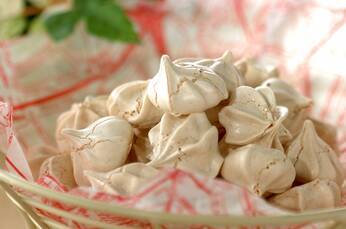 簡単！卵白1個でメレンゲクッキー ほうじ茶風味