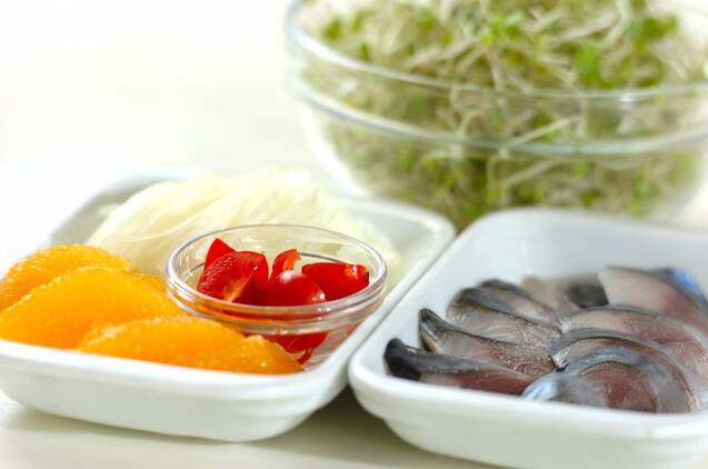 しめサバとオレンジのサラダの作り方の手順1