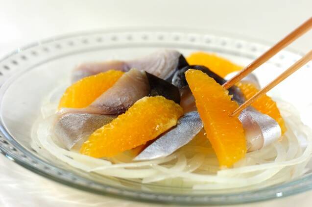 しめサバとオレンジのサラダの作り方の手順3