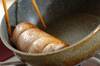 鶏ももロールのロティ風ローズマリー風味松の実添えの作り方の手順2