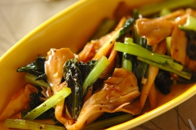 小松菜とマイタケの炒め物 副菜 レシピ 作り方 E レシピ 料理のプロが作る簡単レシピ