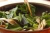 まいたけが美味しい 小松菜の炒め物 10分で作れる by金丸 利恵さんの作り方の手順2