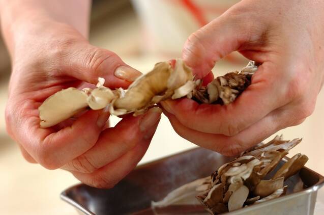 卵とマイタケのトロミスープの作り方の手順1