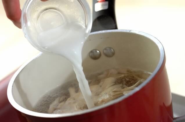 卵とマイタケのトロミスープの作り方の手順2