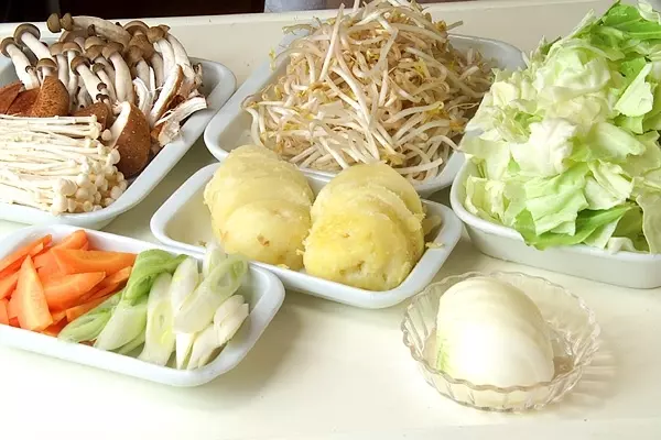 ホットプレートで！たっぷり野菜と鮭のチャンチャン焼きの下準備2