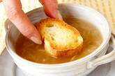 本格ビストロの味！フレンチオニオンスープの作り方6