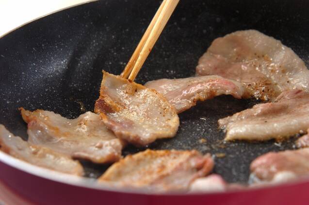 焼くだけ豚肉の塩ネギダレかけの作り方の手順2
