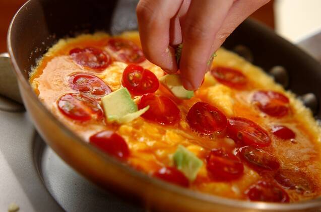 アボカドオープンオムレツの作り方の手順5