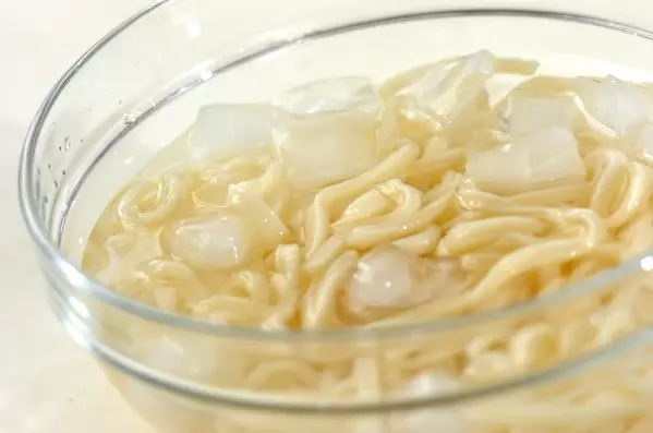 10分で完成 冷凍うどんと鯖缶で簡単ぶっかけうどんの作り方1