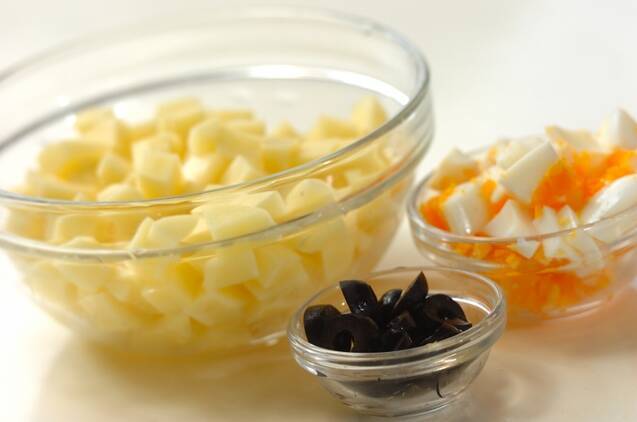 ゆで卵入りポテトサラダの作り方の手順1