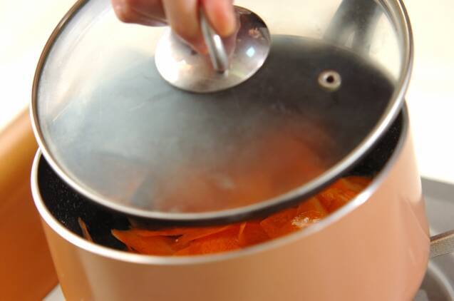 ヒラヒラニンジンの甘辛煮の作り方の手順2