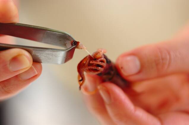 ホタルイカと新玉ネギのマリネの作り方の手順1