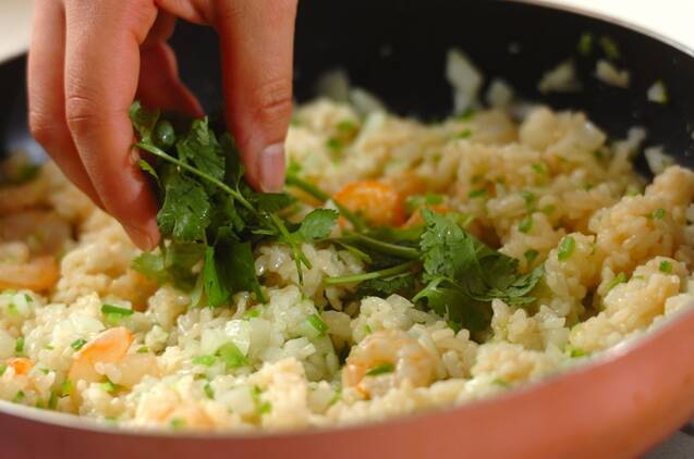 フライパンひとつでできる！エスニックチャーハンの作り方の手順3