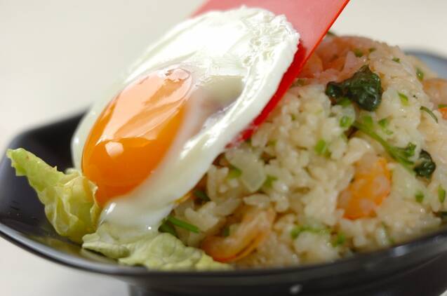 フライパンひとつでできる！エスニックチャーハンの作り方の手順5