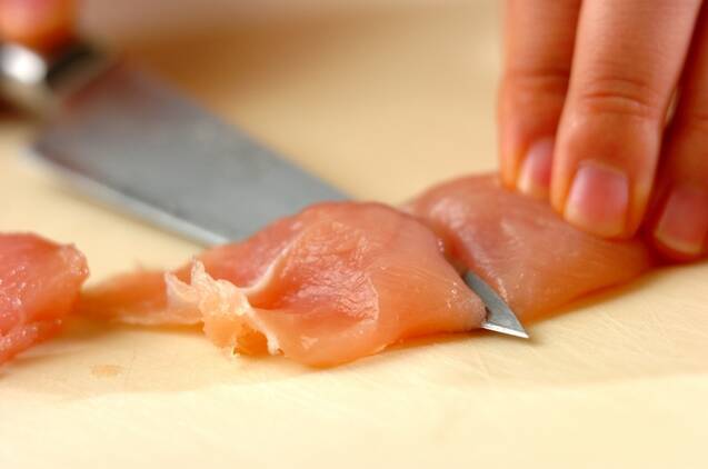 ささ身と秋野菜のゴマみそ炒めの作り方の手順1