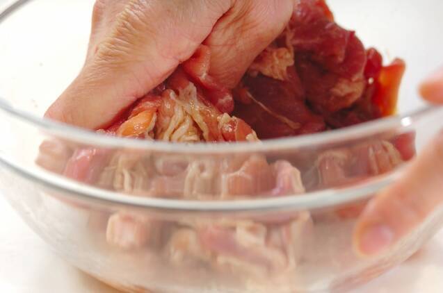 簡単！豚こま切れ肉で本格さっぱり酢豚風の作り方の手順1