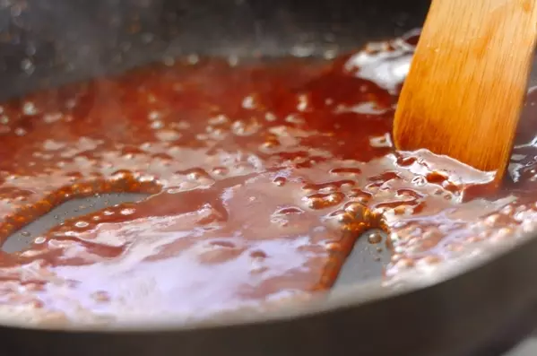 簡単！豚こま切れ肉で本格さっぱり酢豚風の作り方3