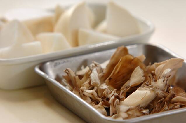 マイタケ出汁の辛みそスープ(前日準備有り)の作り方の手順1