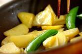 スナップエンドウとジャガイモのハチミツバター炒めの作り方1