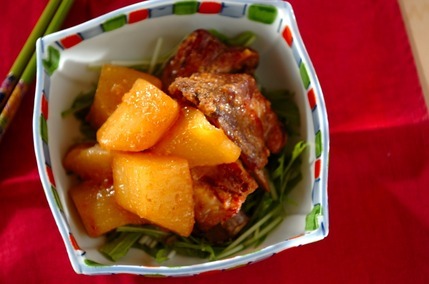 大根と骨付き豚バラ肉の塩麹煮