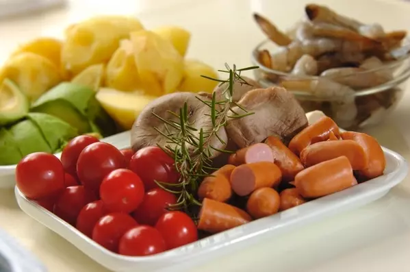 エビとアボカドのぎゅうぎゅう焼きの下準備3