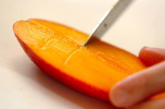 マンゴーの美味しい切り方 基本きれいな by杉本 亜希子さんの作り方の手順1