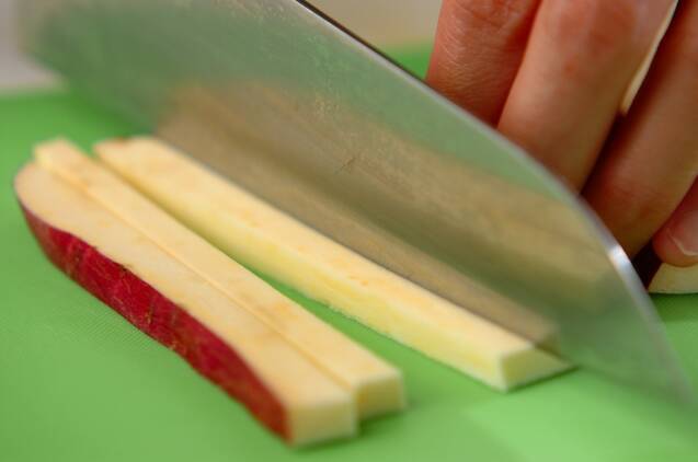 サツマイモのみそバター炒めの作り方の手順1