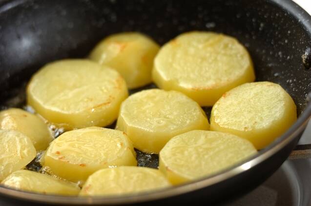 ご飯がすすむ！ジャガイモのバターじょうゆ焼きの作り方の手順2