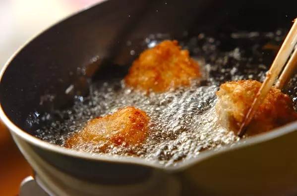 カリフラワーの豚肉巻き揚げの作り方2