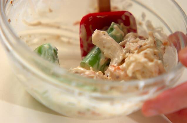 ささ身とスナップエンドウのサラダの作り方の手順2