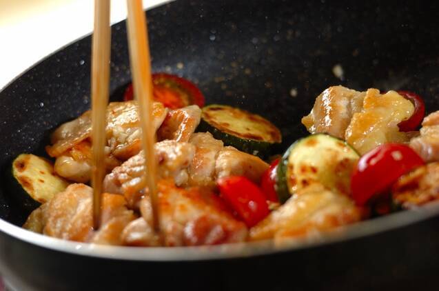 鶏とズッキーニのガーリックソテーの作り方の手順5