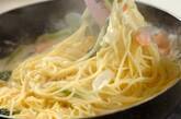 スモークサーモンとホウレン草のスパゲティーの作り方4