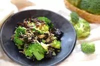 ブロッコリーときくらげの生姜風味ナムル