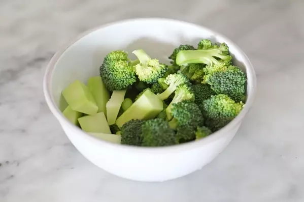 作り置きできる！ブロッコリーと卵のオイスターマヨ炒め by つくおき　nozomiさんの作り方1