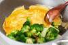 作り置きできる！ブロッコリーと卵のオイスターマヨ炒め by つくおき　nozomiさんの作り方の手順3