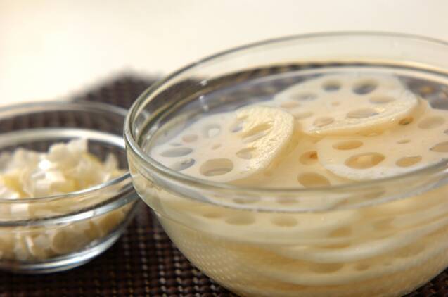 レンコンのナンプラー炒めの作り方の手順1