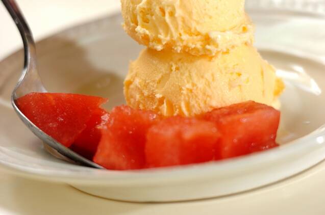 バニラアイススイカソースがけの作り方の手順2