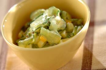 キュウリと卵のサラダ